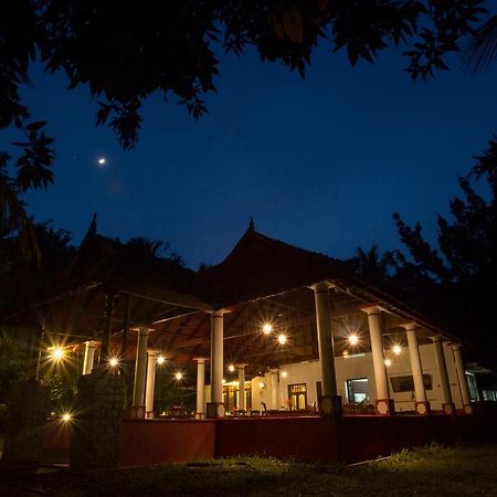 Palmgrove Lake Resort Alappuzha Екстер'єр фото