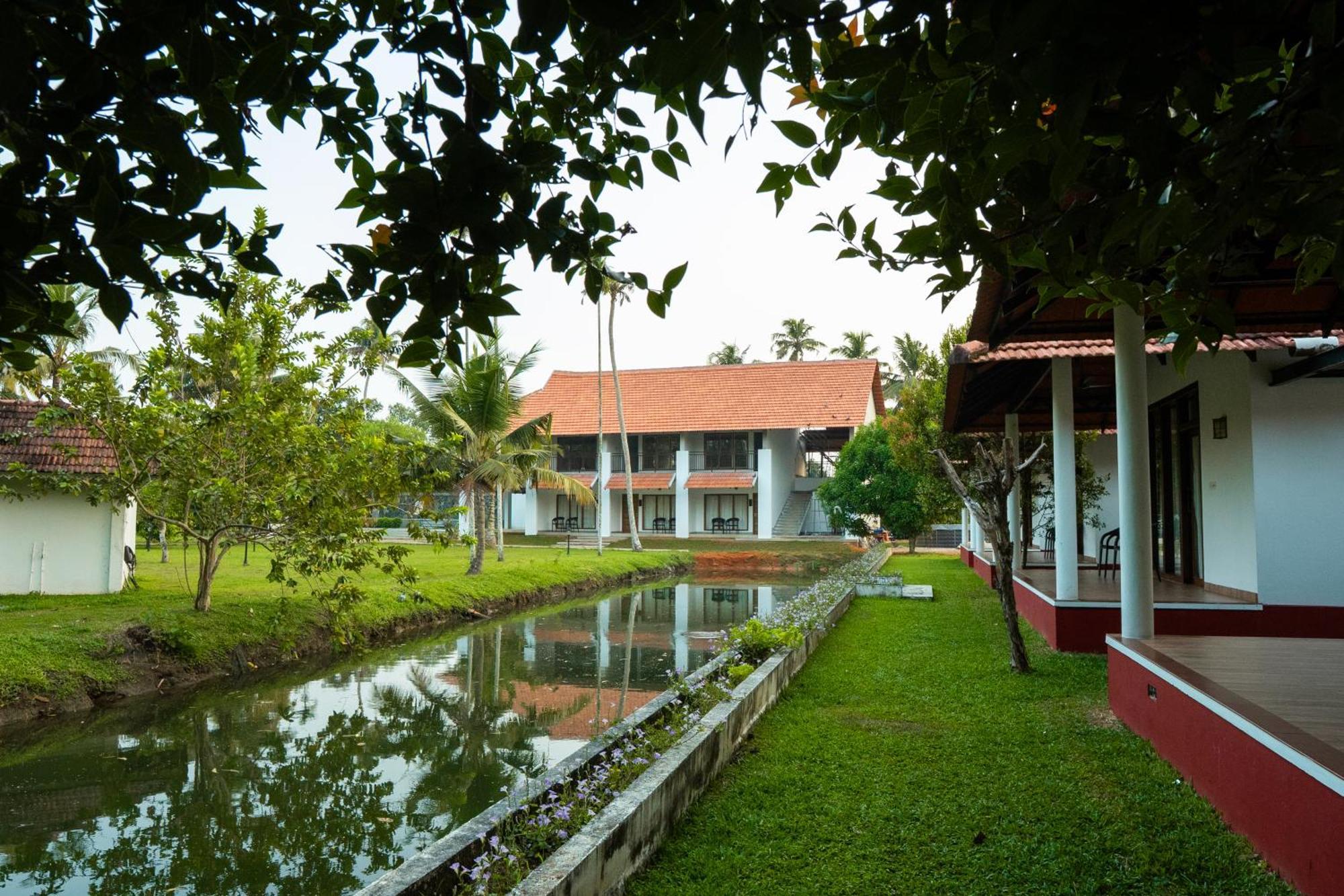 Palmgrove Lake Resort Alappuzha Екстер'єр фото