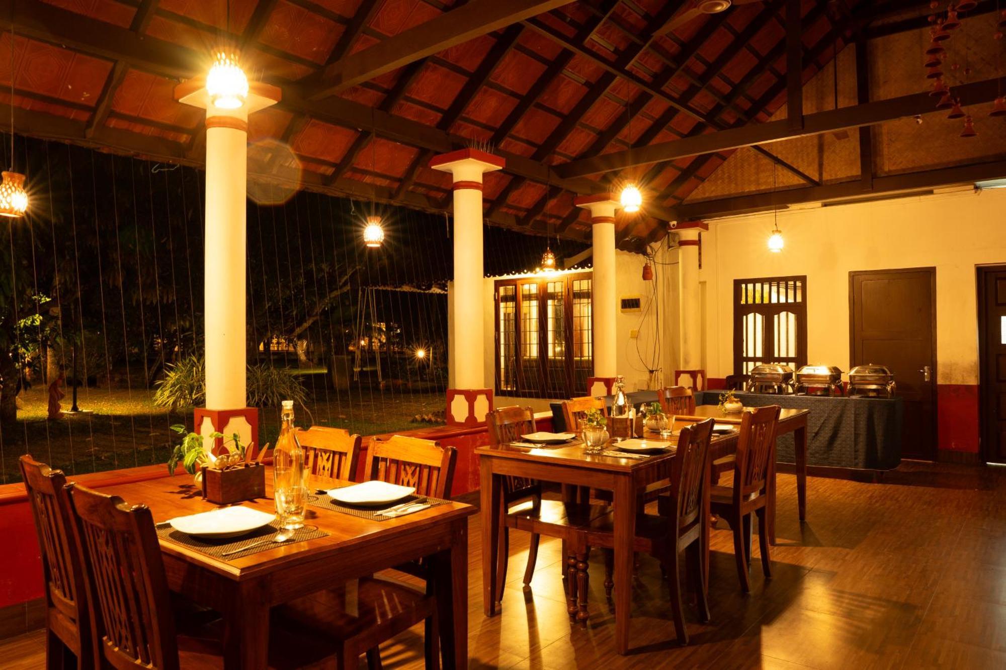 Palmgrove Lake Resort Alappuzha Екстер'єр фото