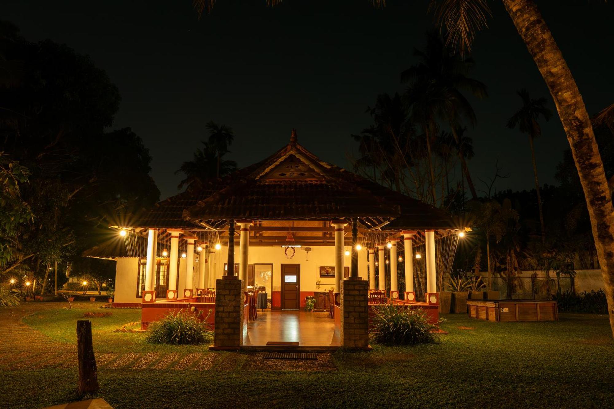Palmgrove Lake Resort Alappuzha Екстер'єр фото