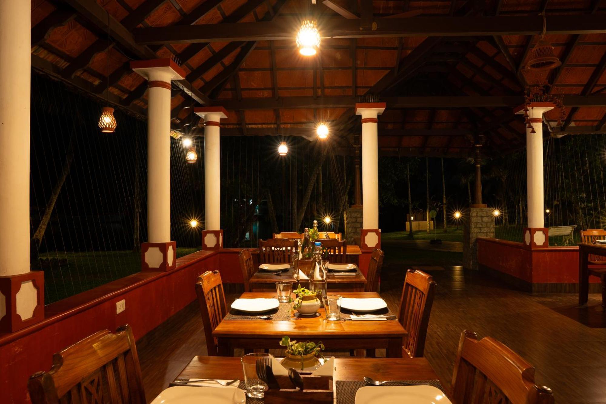 Palmgrove Lake Resort Alappuzha Екстер'єр фото