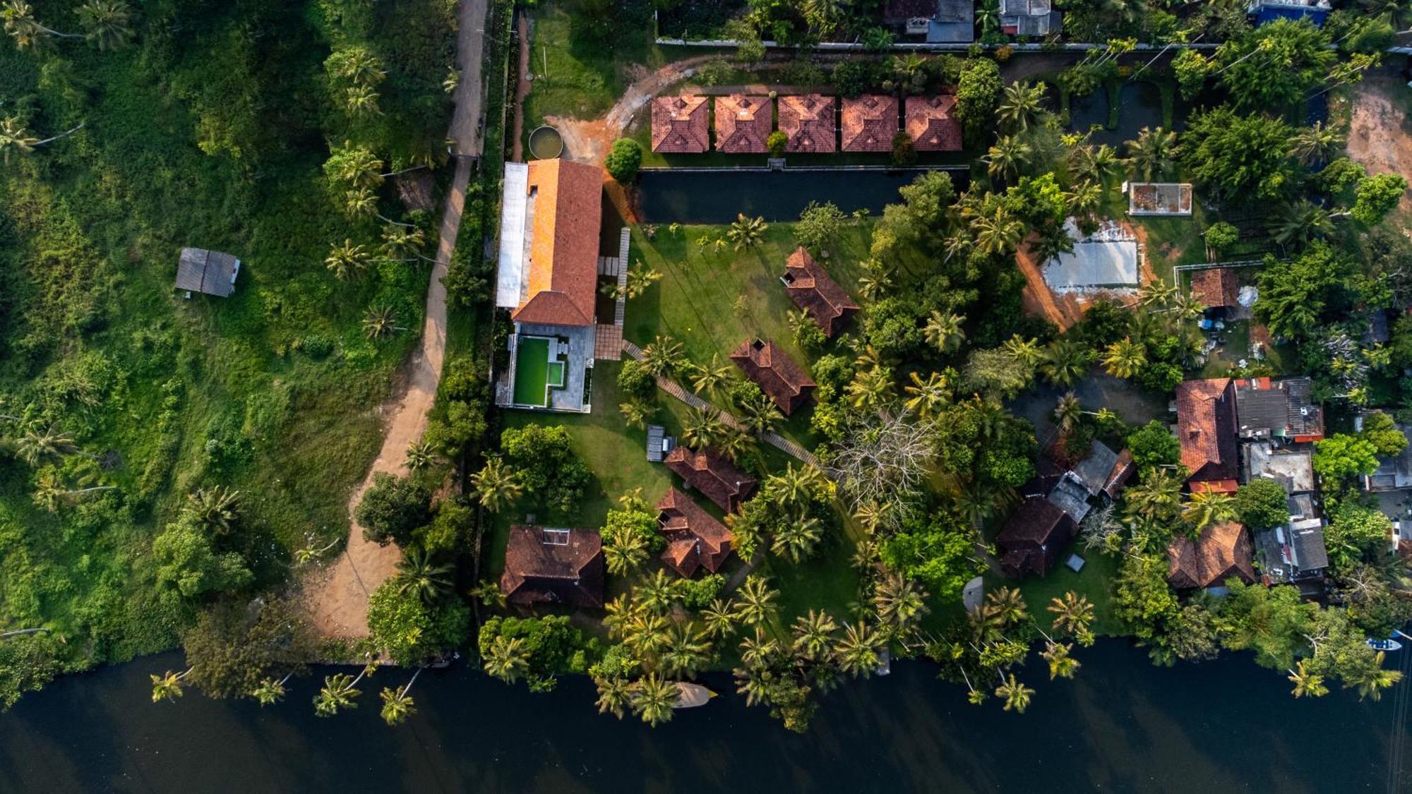 Palmgrove Lake Resort Alappuzha Екстер'єр фото