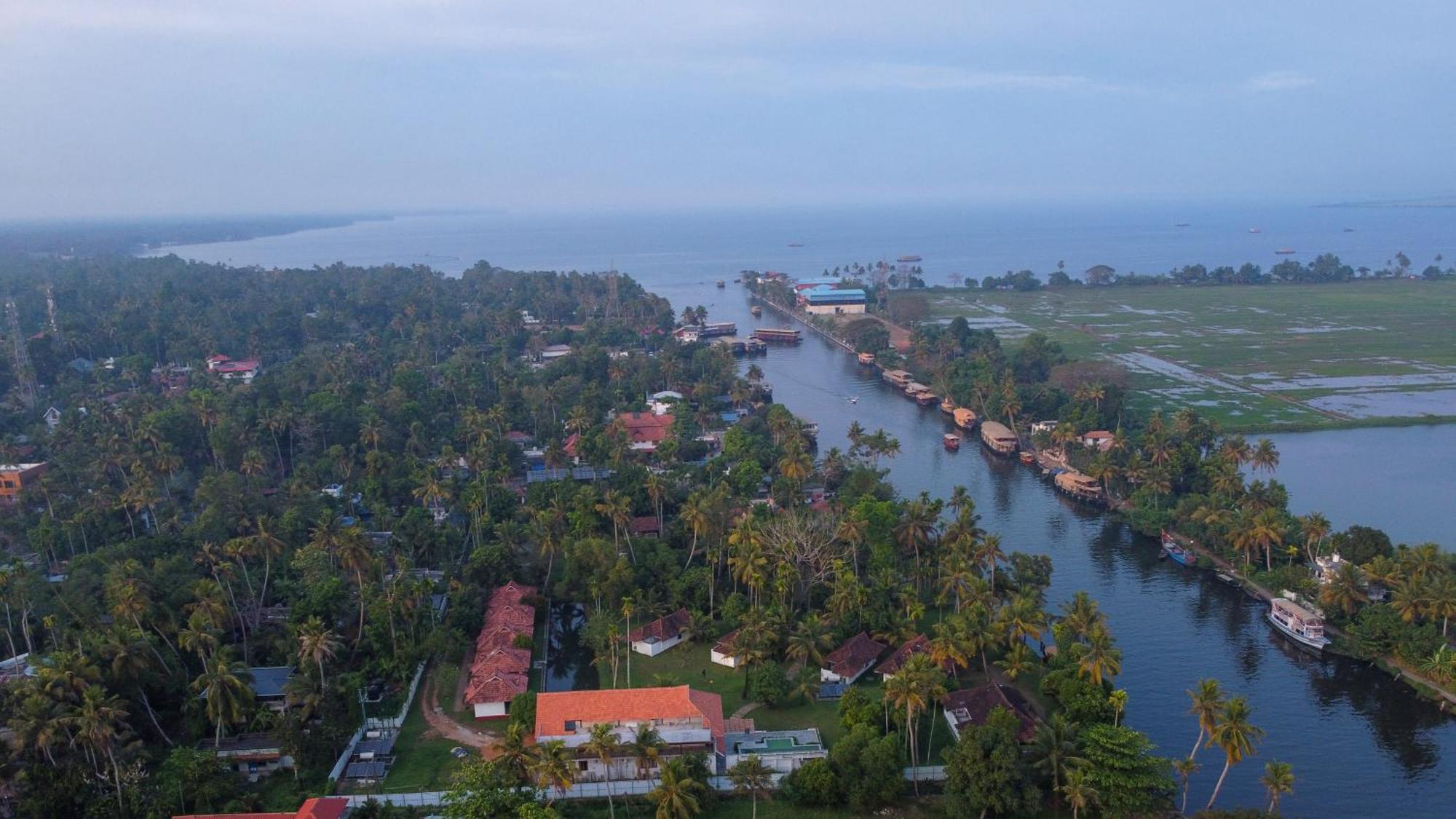 Palmgrove Lake Resort Alappuzha Екстер'єр фото