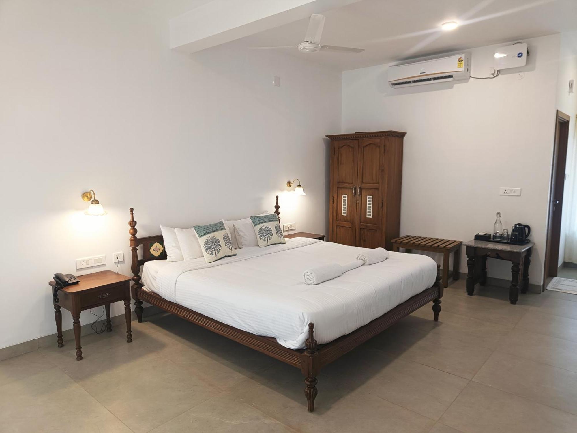 Palmgrove Lake Resort Alappuzha Екстер'єр фото